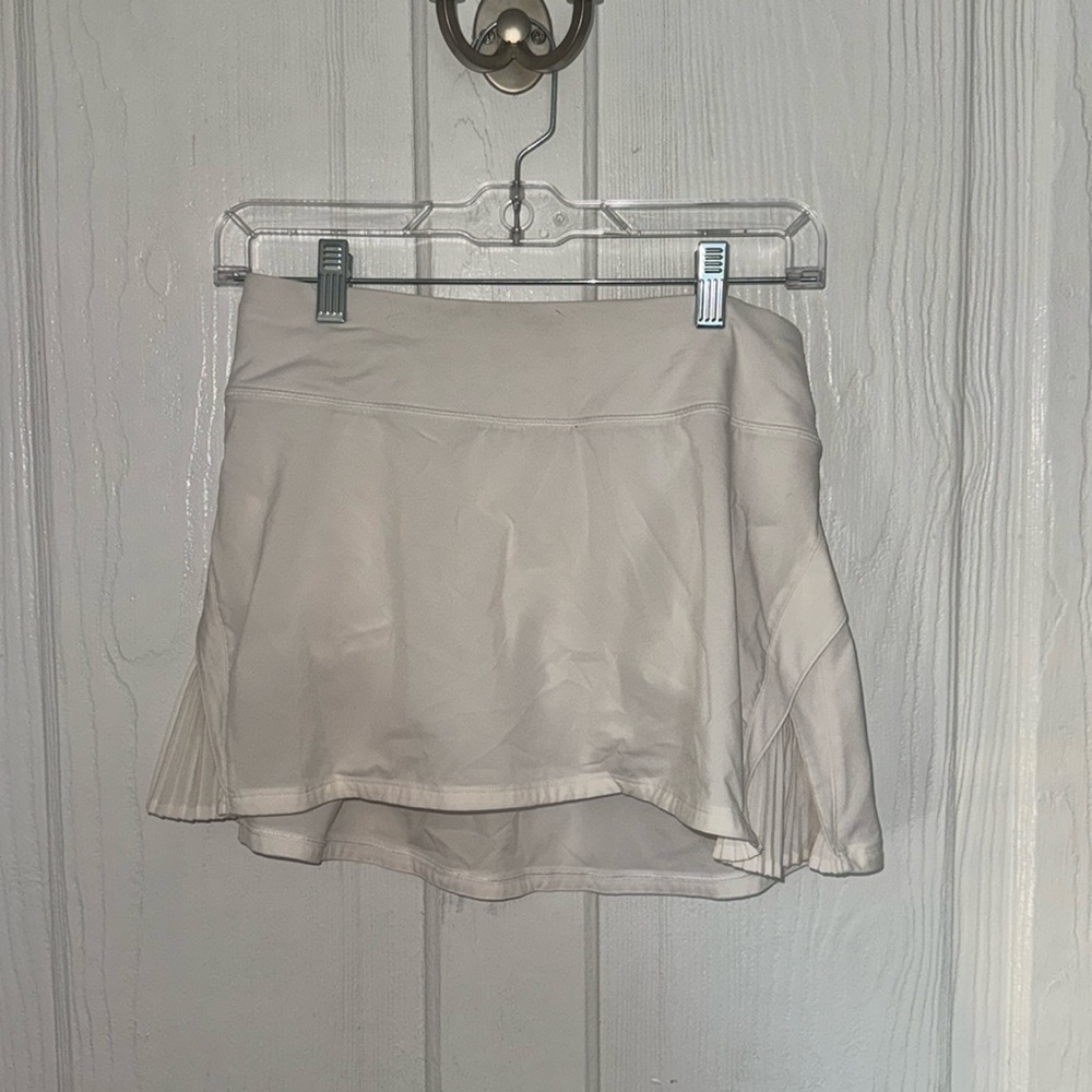 Lululemon Mid-Rise White Tennis Skirt
Size 4